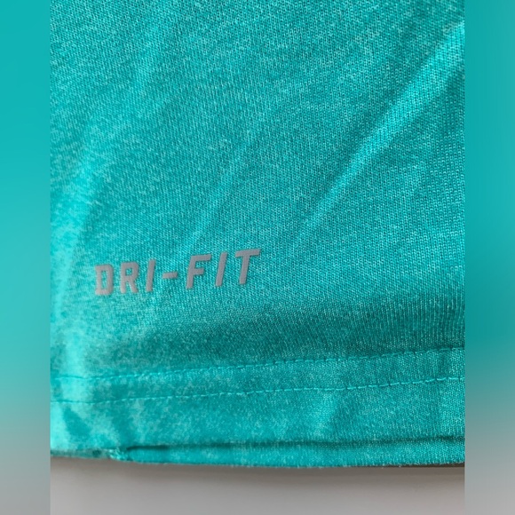 Nike dry fit top. Size Sml - Picture 7 of 7